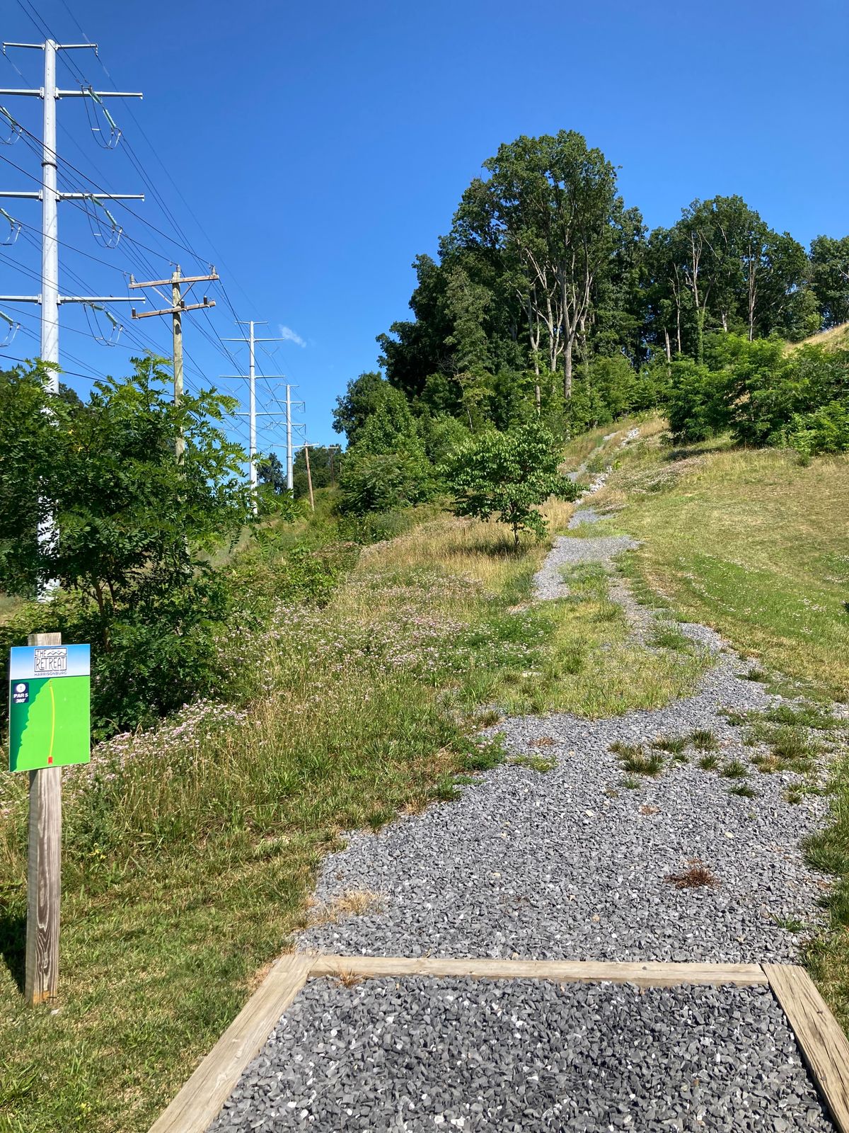 #1 - Super uphill, gravel/tall-grass fairway