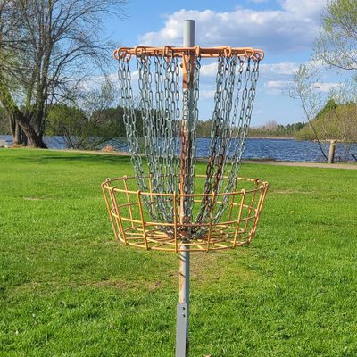 Hole 10 basket