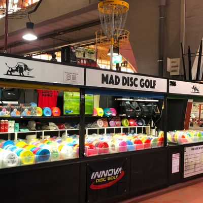 Full disc golf pro shop located inside the Mercado de la Cebada.  Top floor, look for the basket.