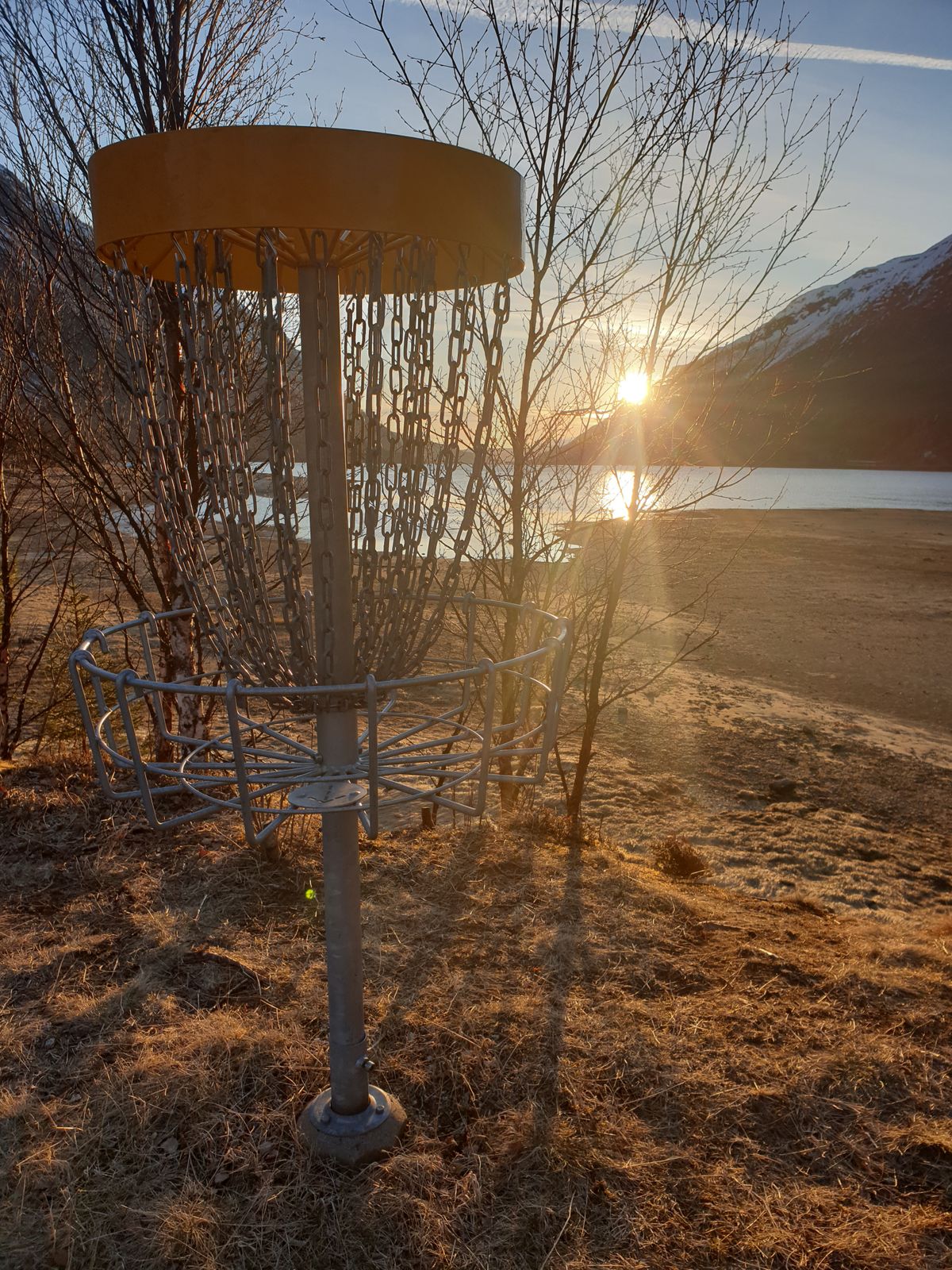 Basket on hole 5 in midnightsun