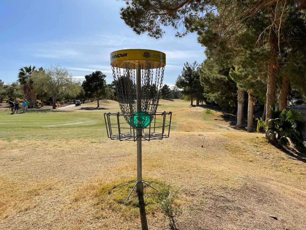 Let this ball golfers putt before you bang those chains
