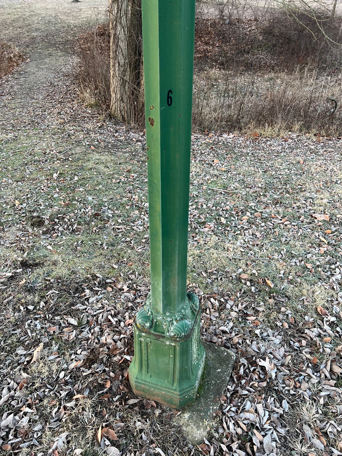 #6 Tee is marked on the Green Lightpole