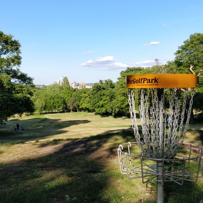 Hole 17s basket looking over London.