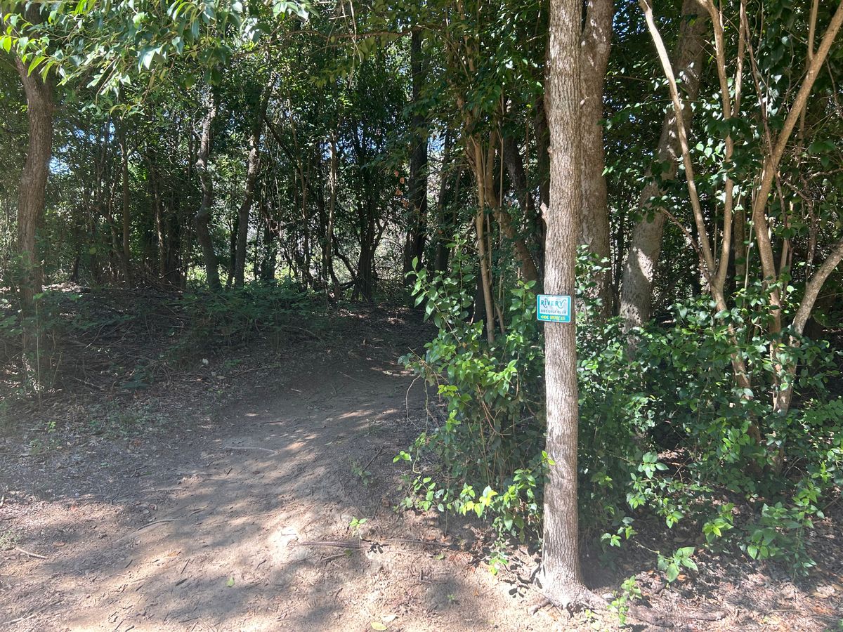 Hole 15 guide sign.