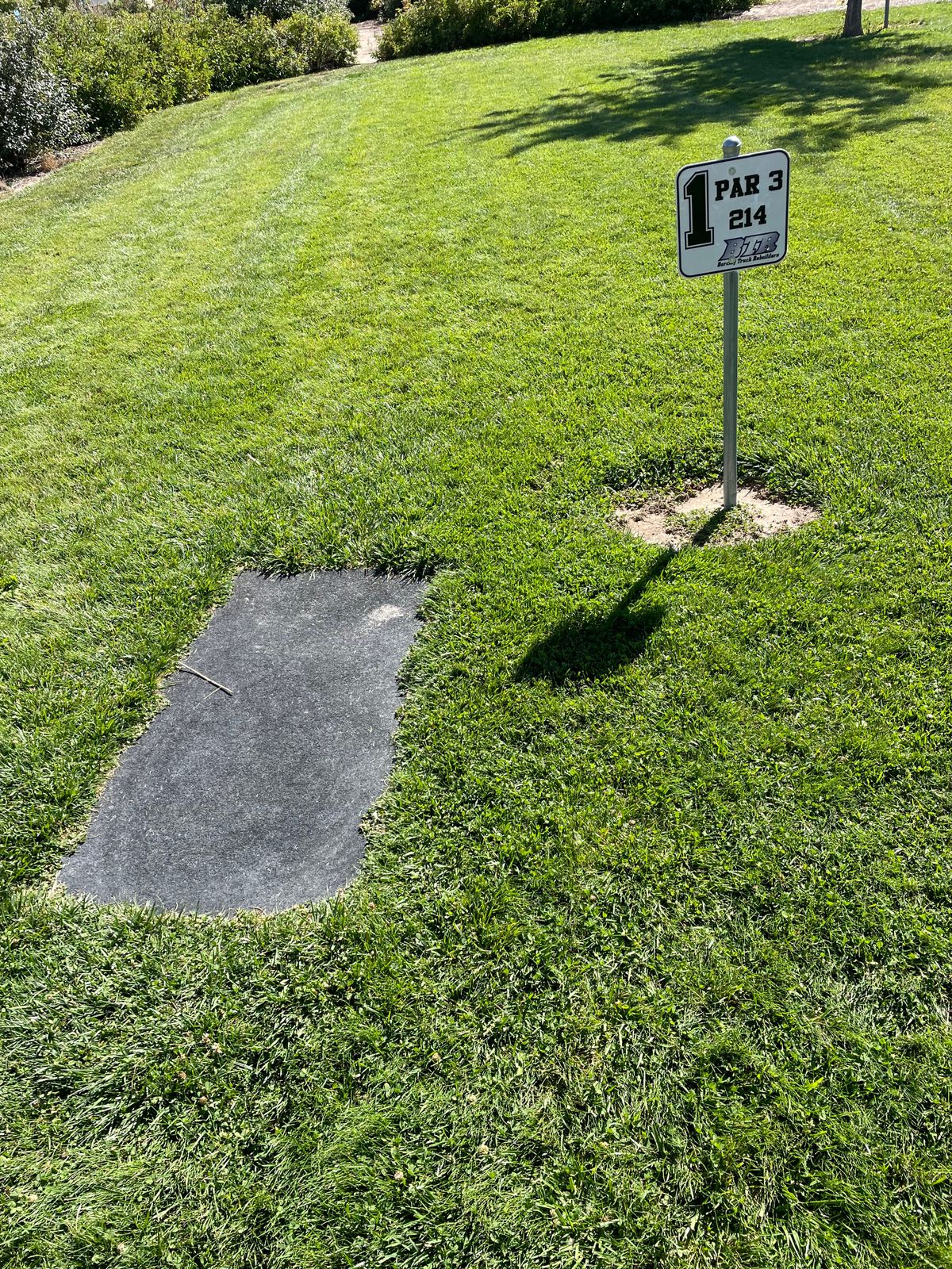 Hole 1 teepad