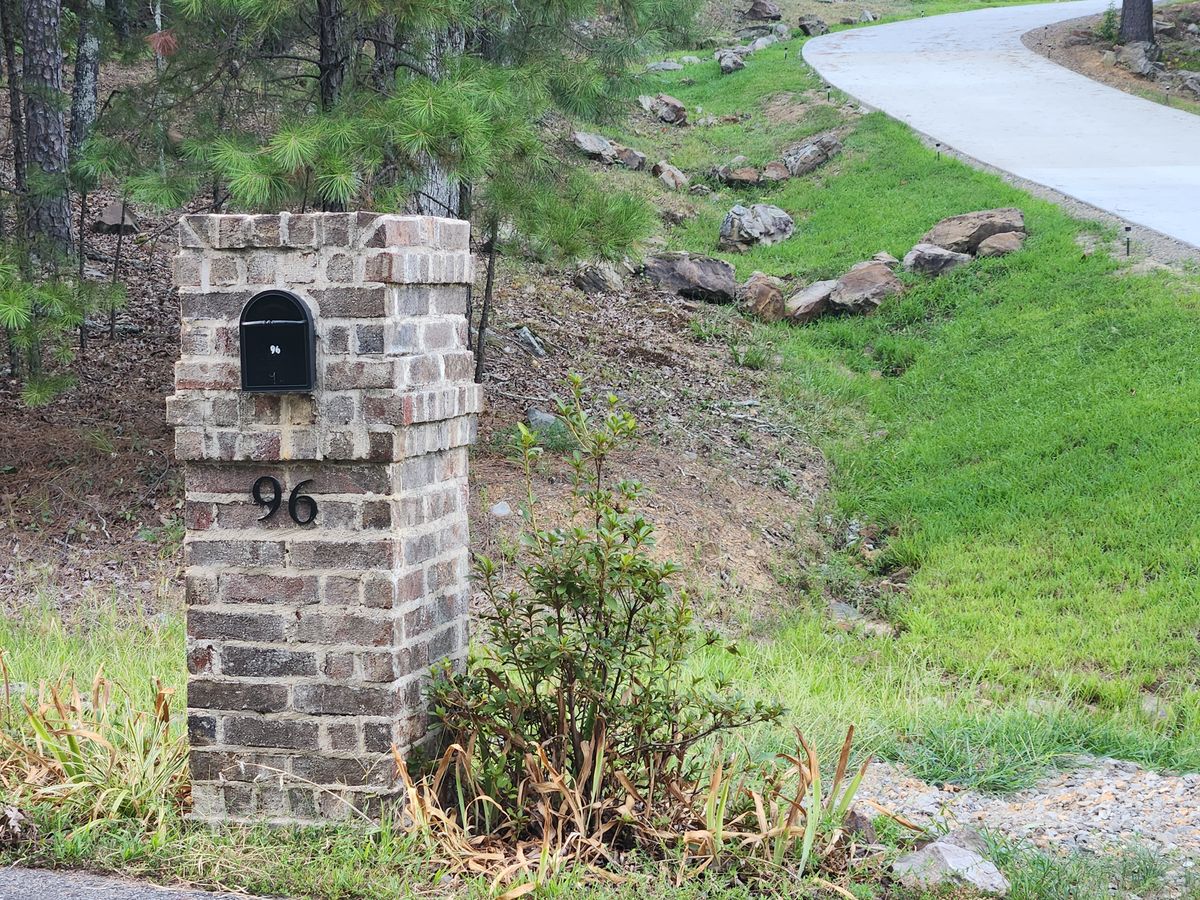 Park adjacent to mailbox and begin course from the street.