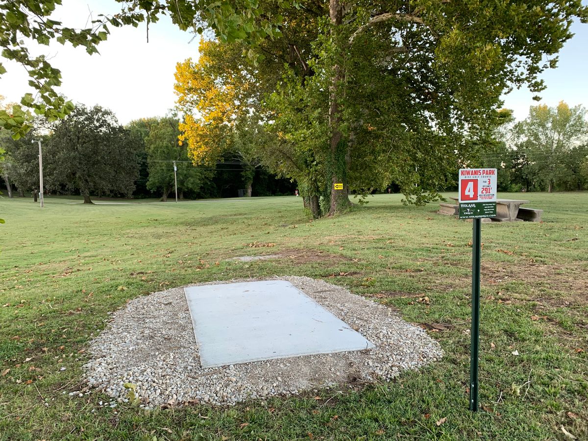 Hole Lion 4, Old Sign