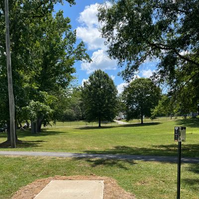 Hole one’s tee