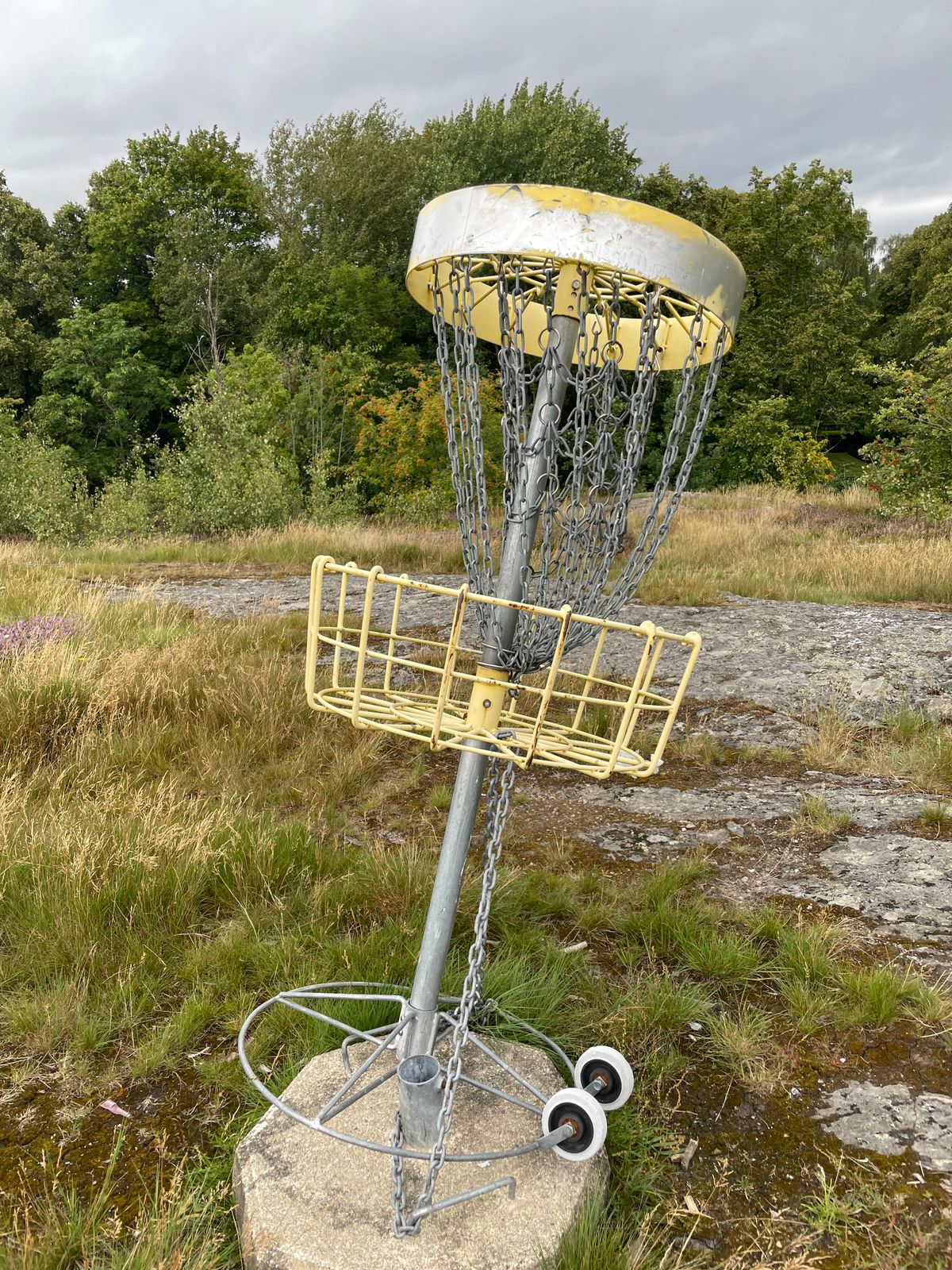 Korgar som lutar
