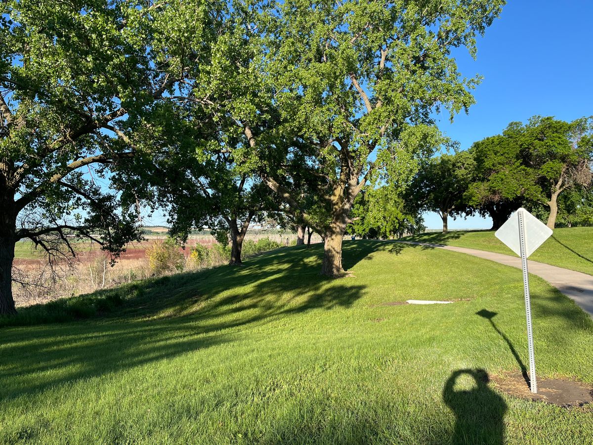 Hole #10 from the teebox. Short tunnel shot. Long and left is trouble.