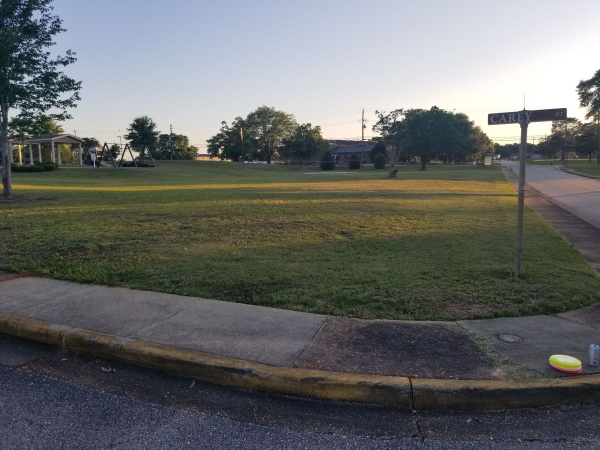 Hole 9 (mando right of small tree bunch)