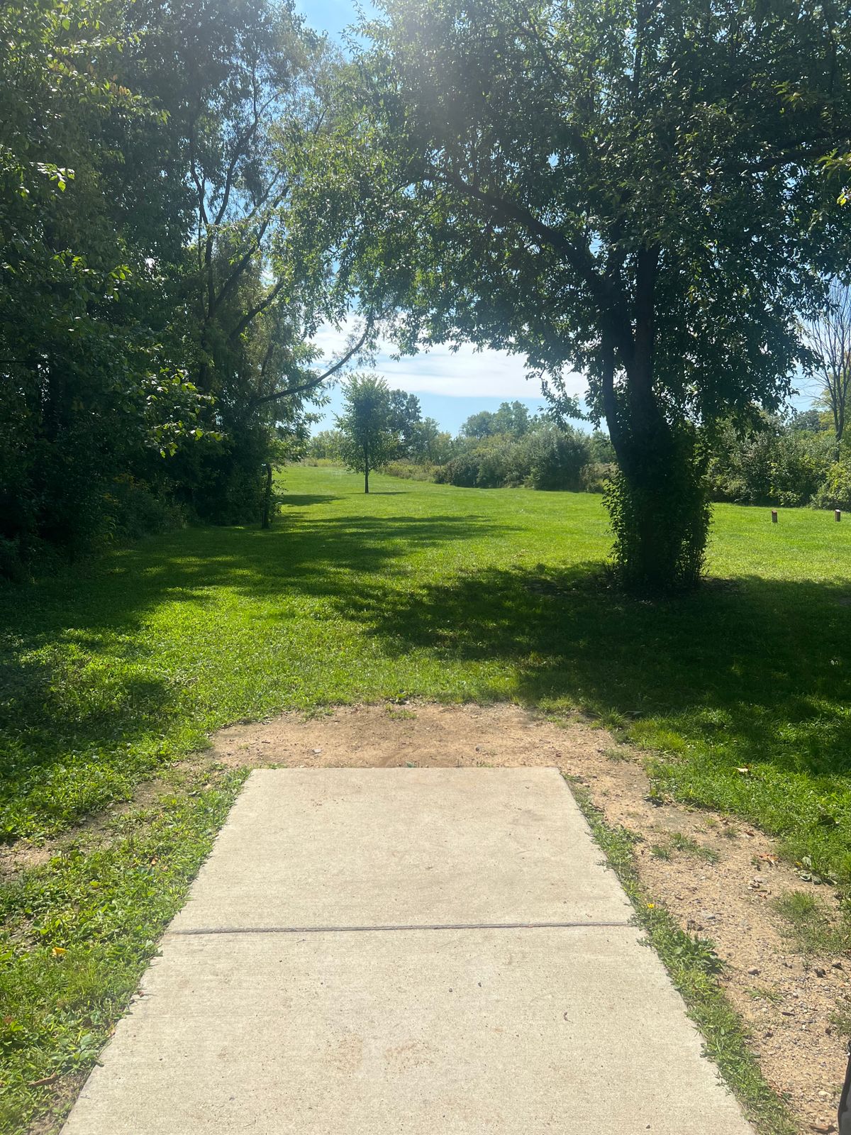 Hole 10 (White) - Tee Pad