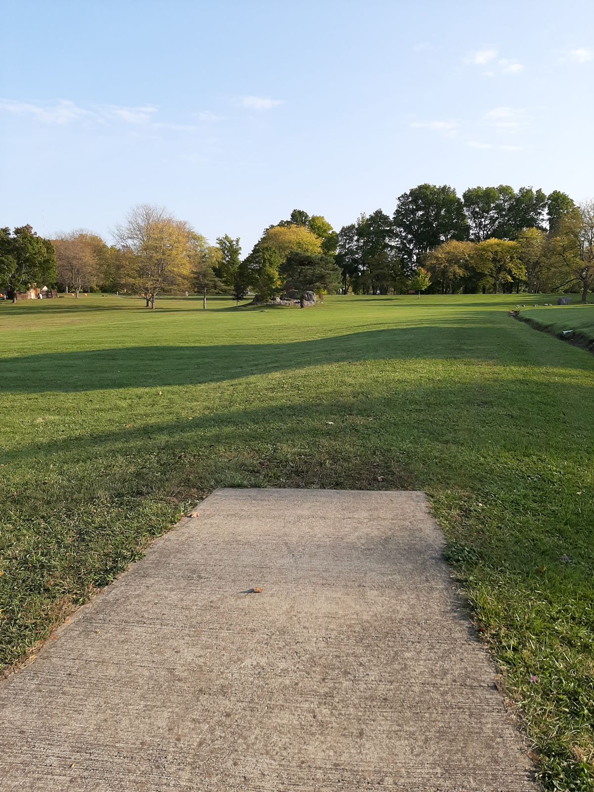 The basket for hole 4 is behind this beautiful garden.