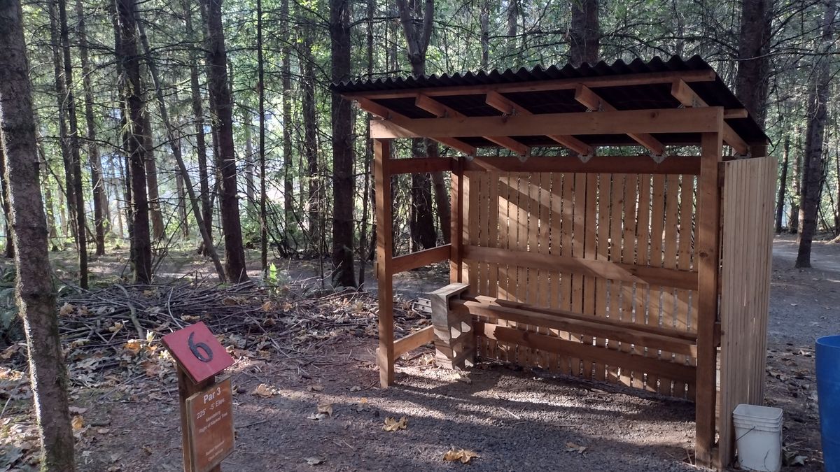 Tee with weather shelter