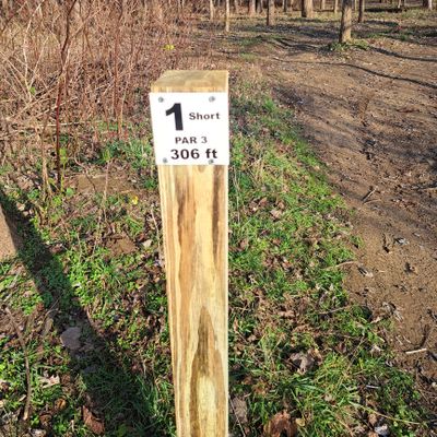 Hole 1 short tee sign