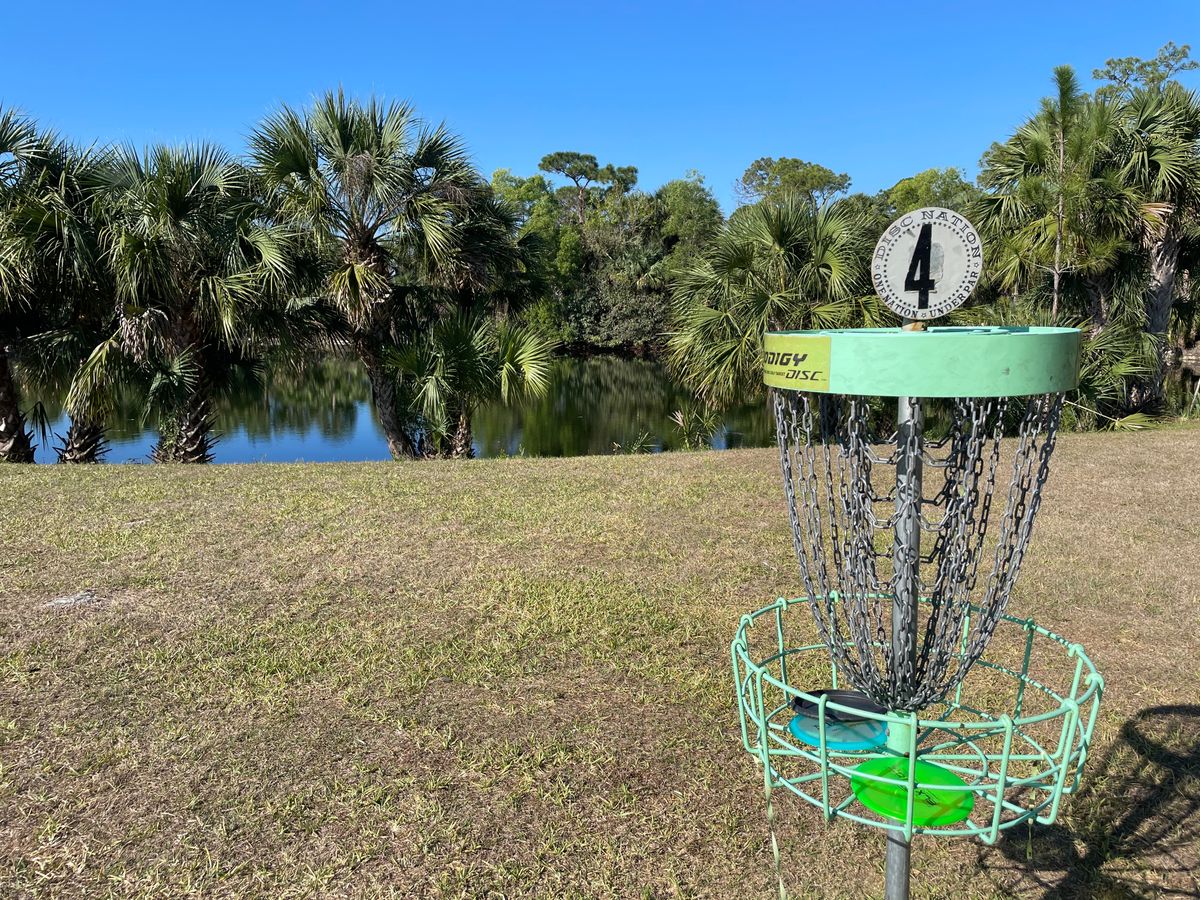 Next hole throw’s around the pond, very fun.