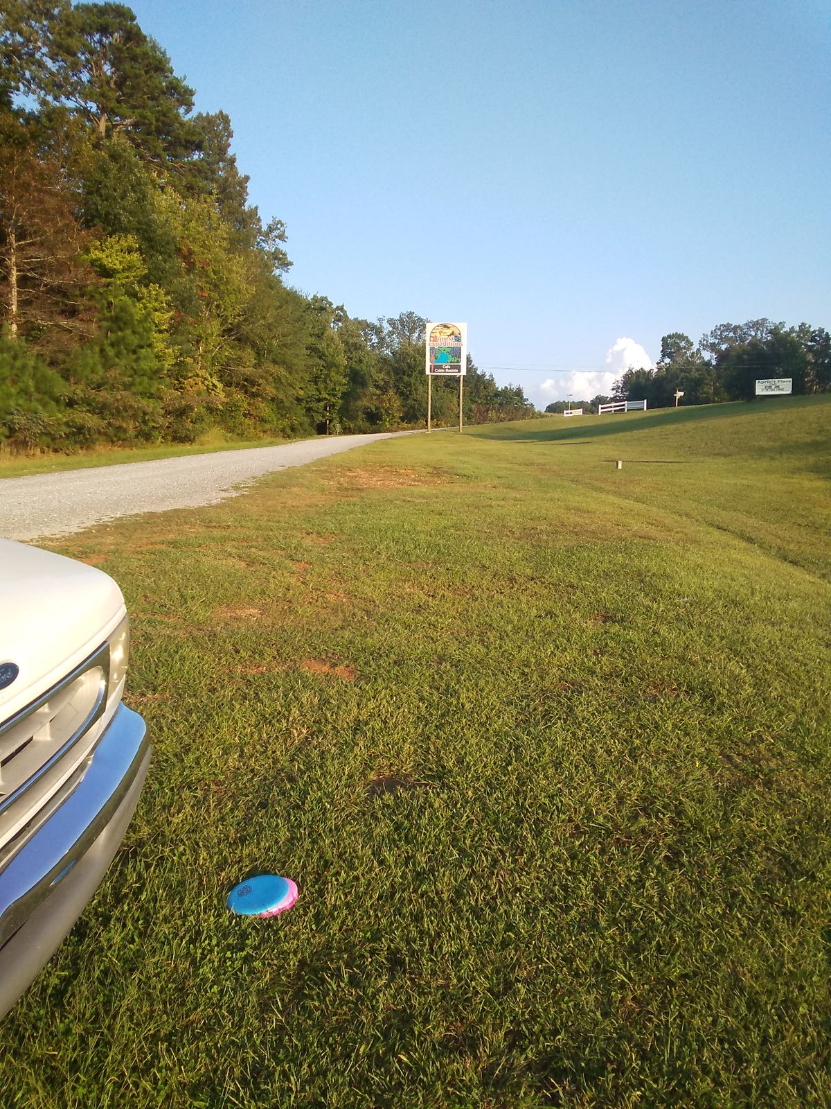 Hole 8 teepad, gravel road out of bounds