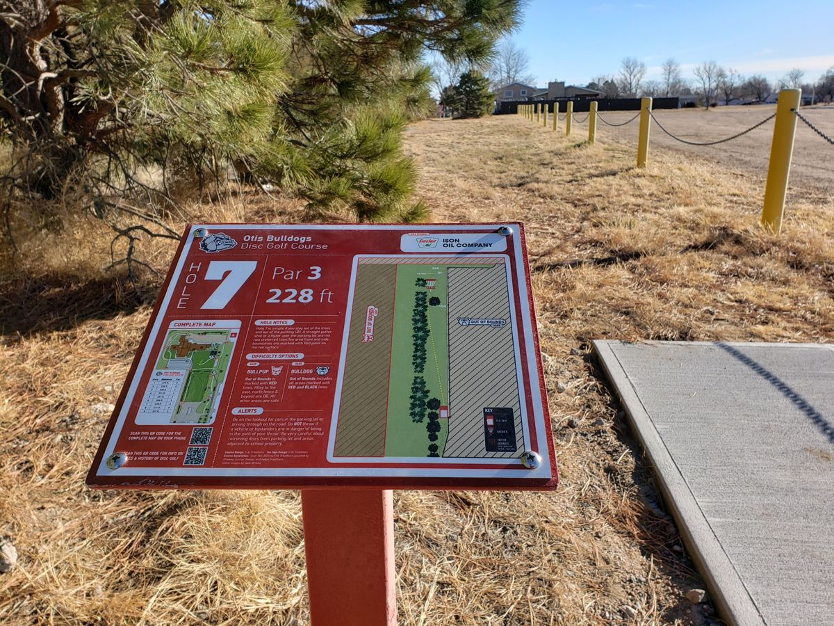 Hole 7: Tee sign