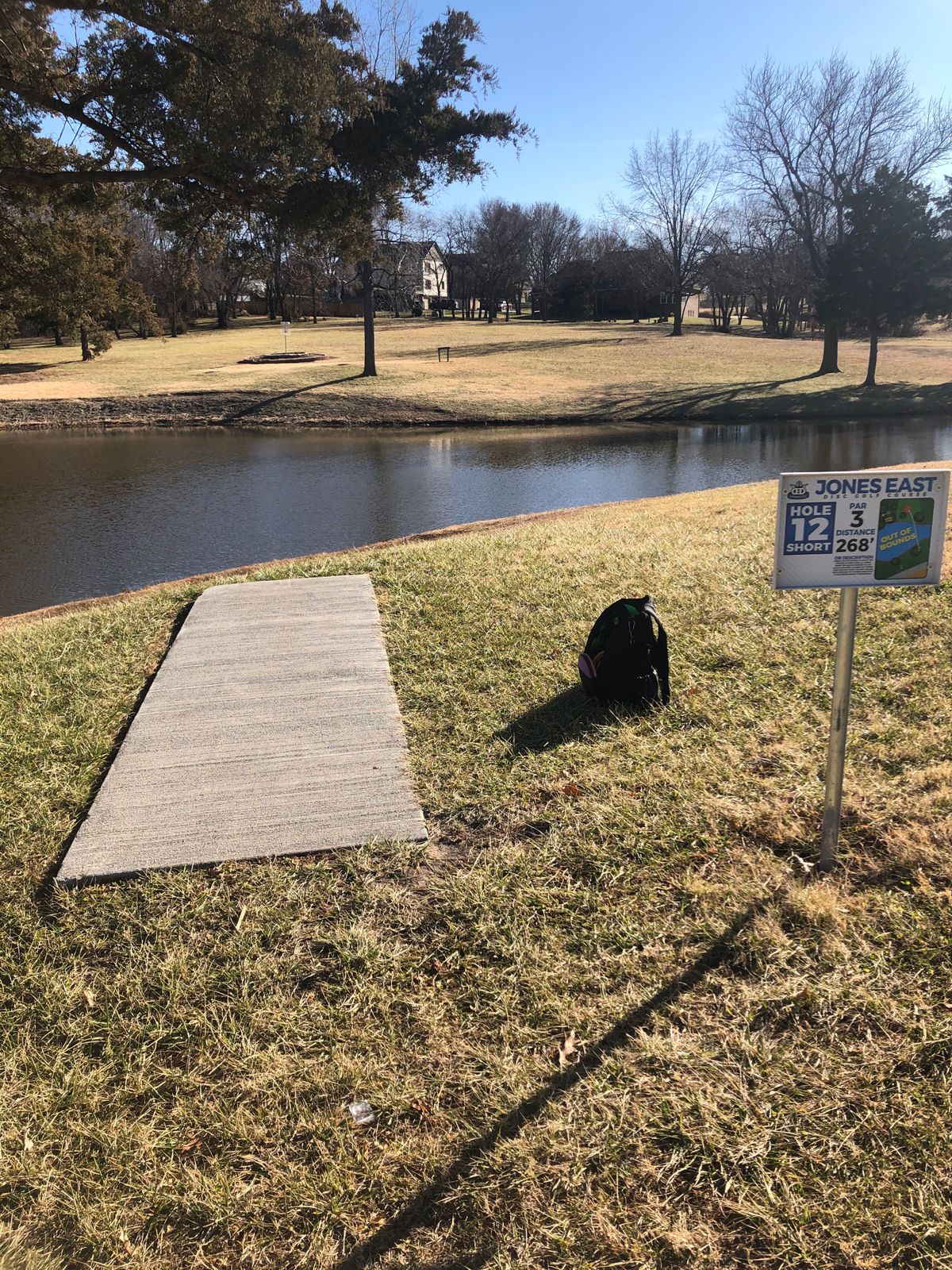 Short tee to the signature basket