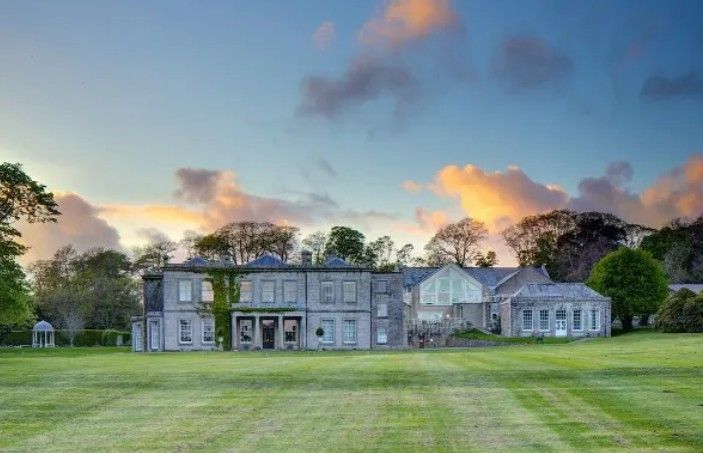 Looking toward the manor house from the 6A/B tee pad
