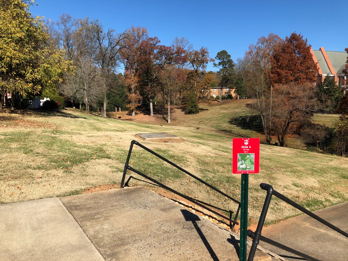 Hole 4 tee