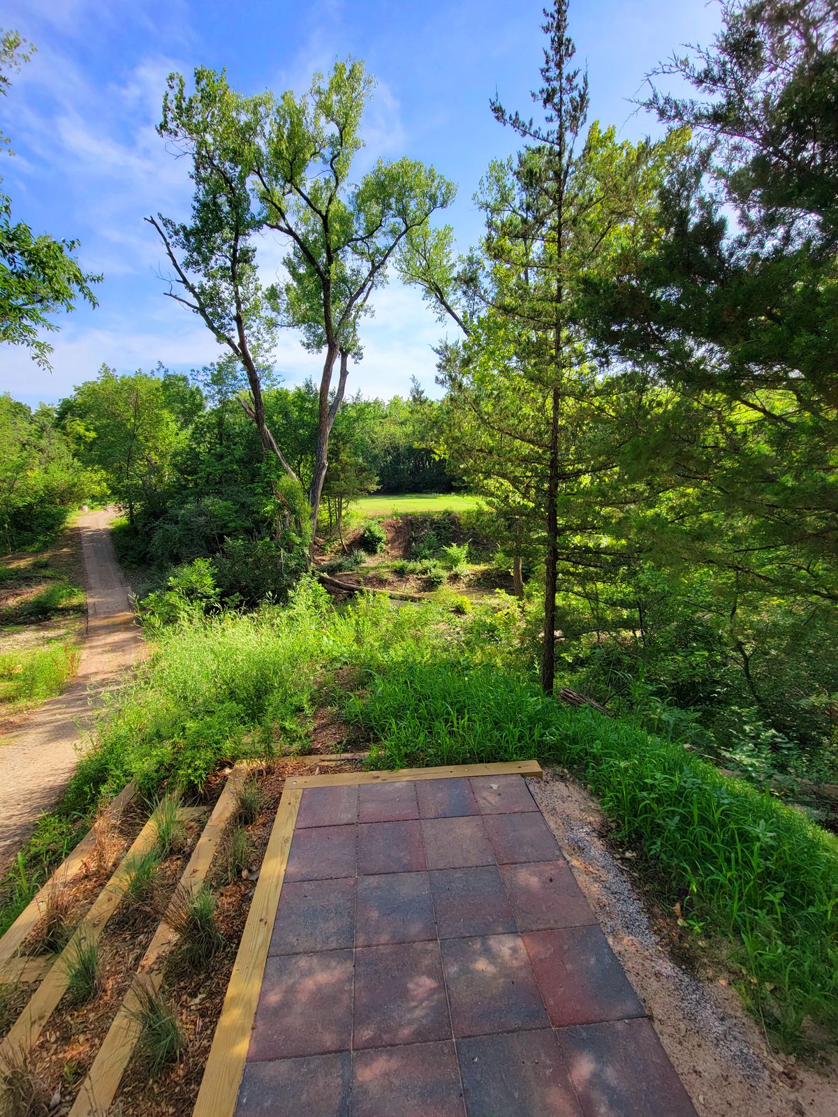 Hole 14: "Hang a Louie" teepad
