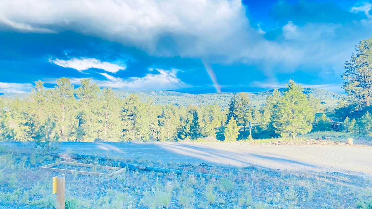 Nearly double rainbows looking off of 6 across Laurie Currie Rd 🌈
