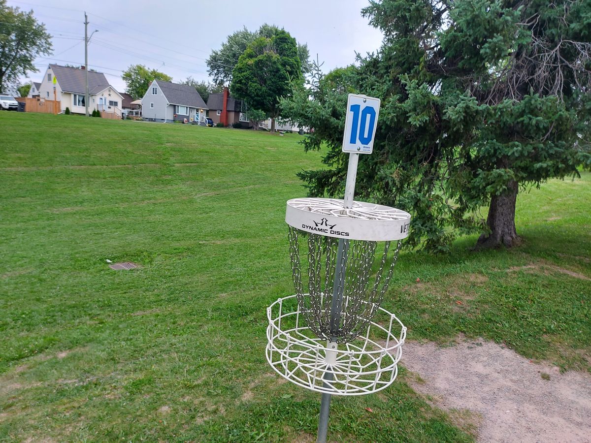 Up hill putt on hole 10.🌳🌳🌳🌳