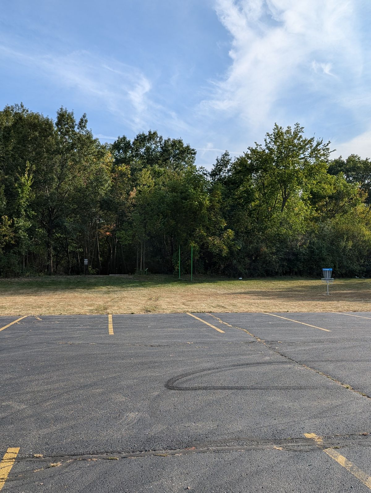 Hole 1 teepad and practice basket from the parking lot