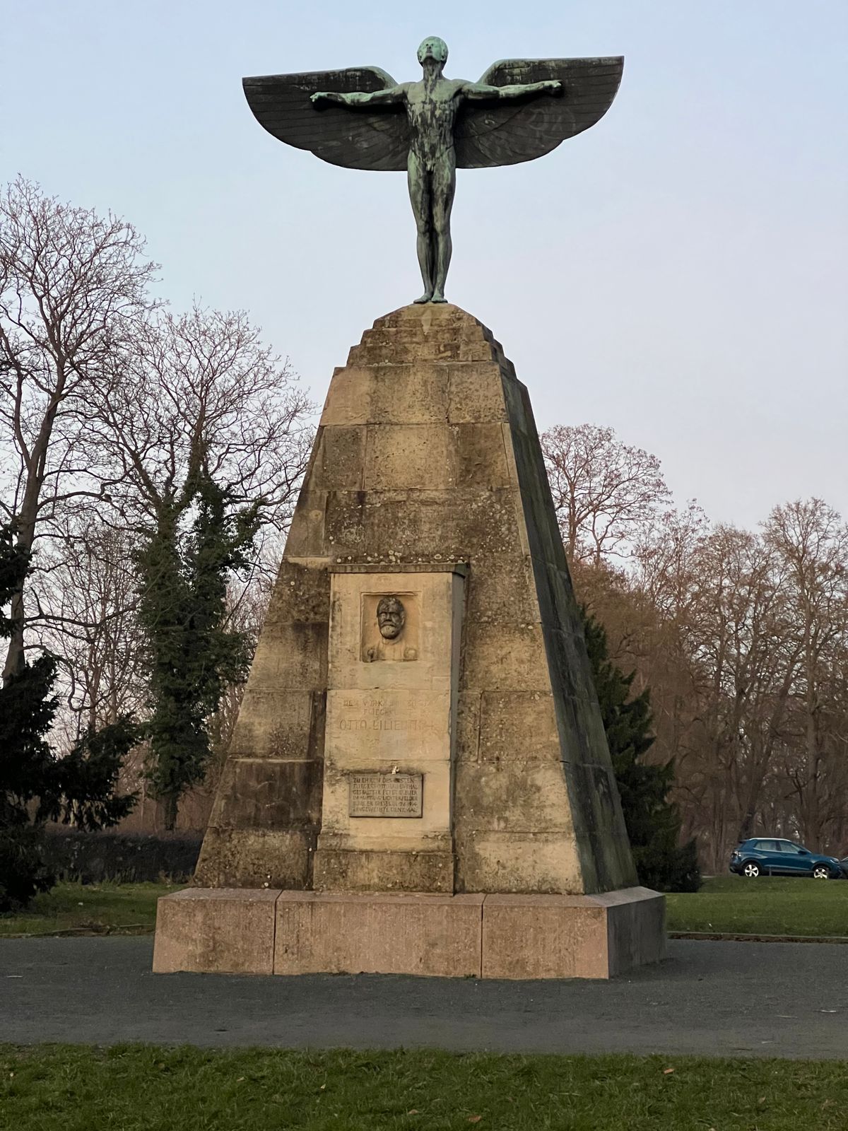 Monument to Otto Lilienthal, flight pioneer, next to holes 5 & 6