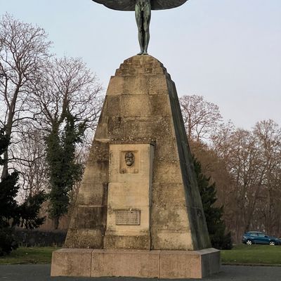 Monument to Otto Lilienthal, flight pioneer, next to holes 5 & 6