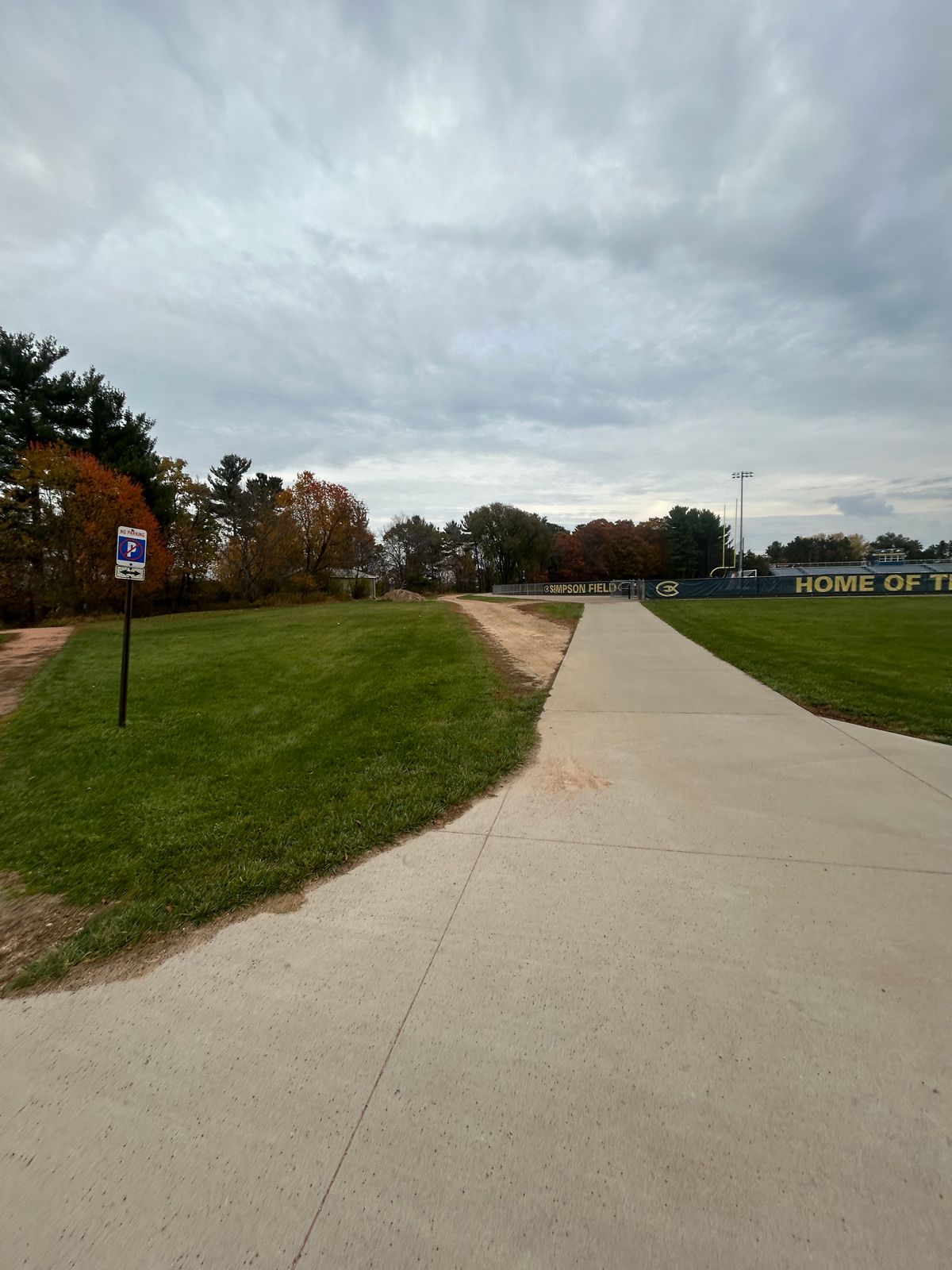 Hole 9 tee area - no sign