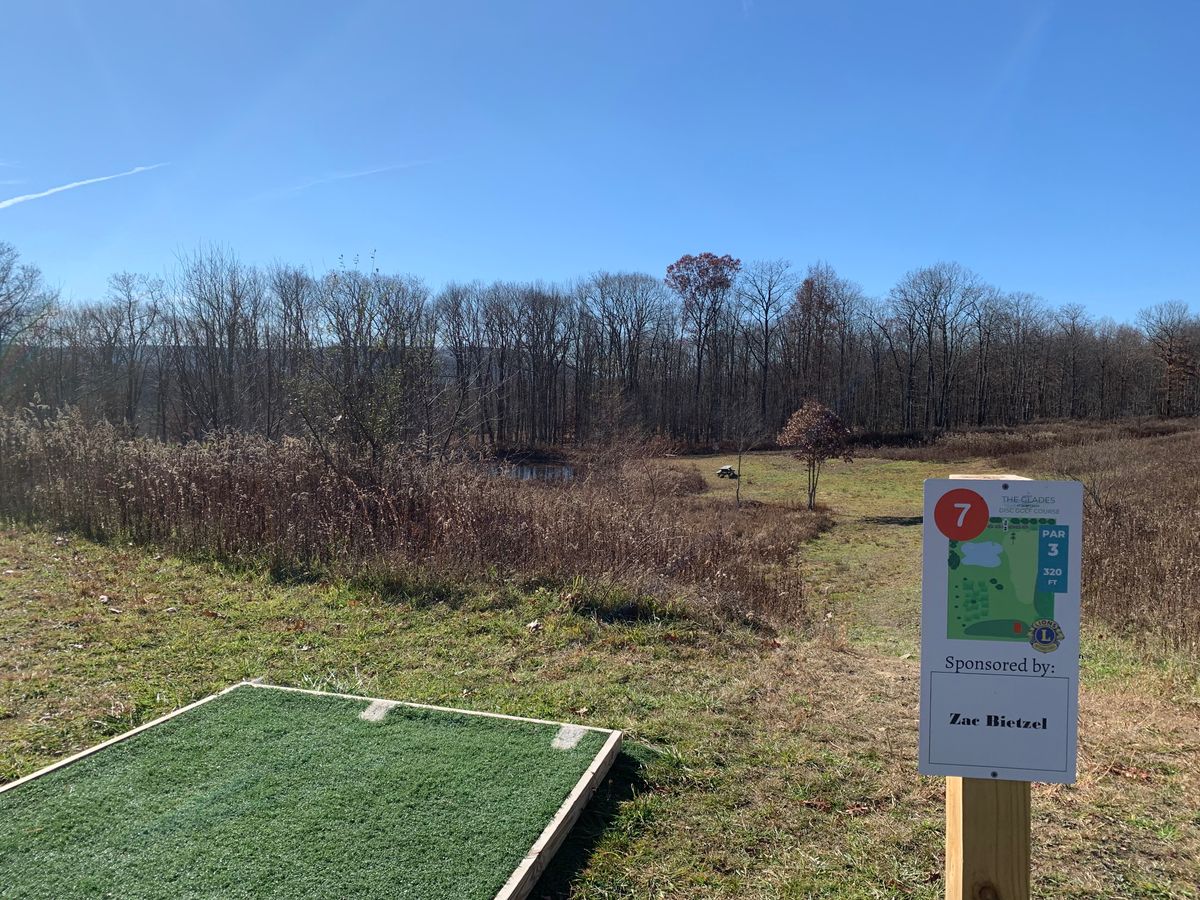 Hole 7 with a left hand side water hazard.