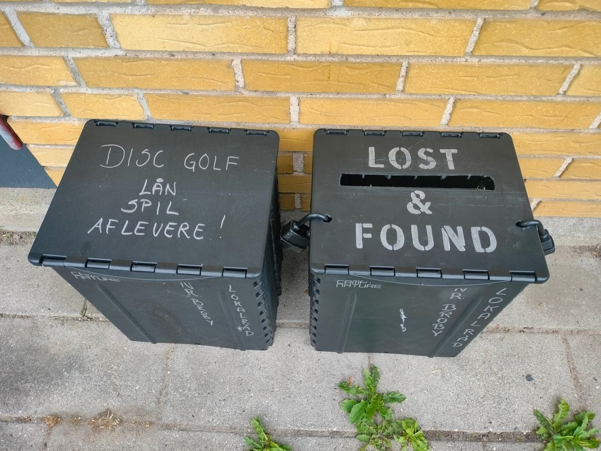 Låne disc og "Lost & Found" ved p-pladsen