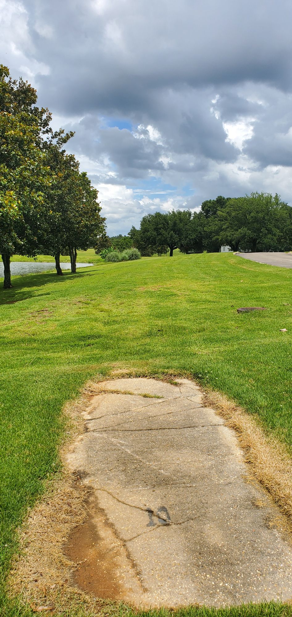 Tee #10, no sign