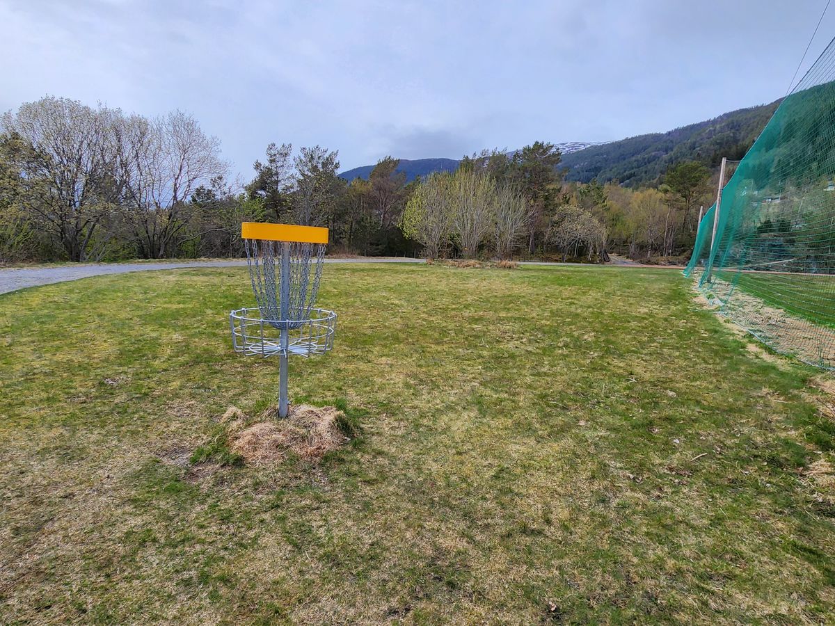 New baskets, short practice putt and approach course.