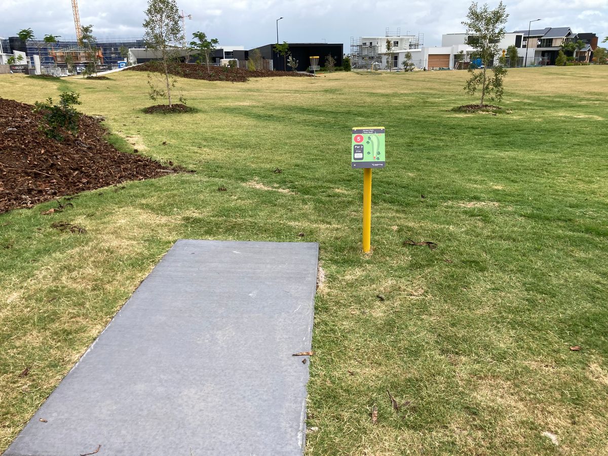 Hole 5 tee