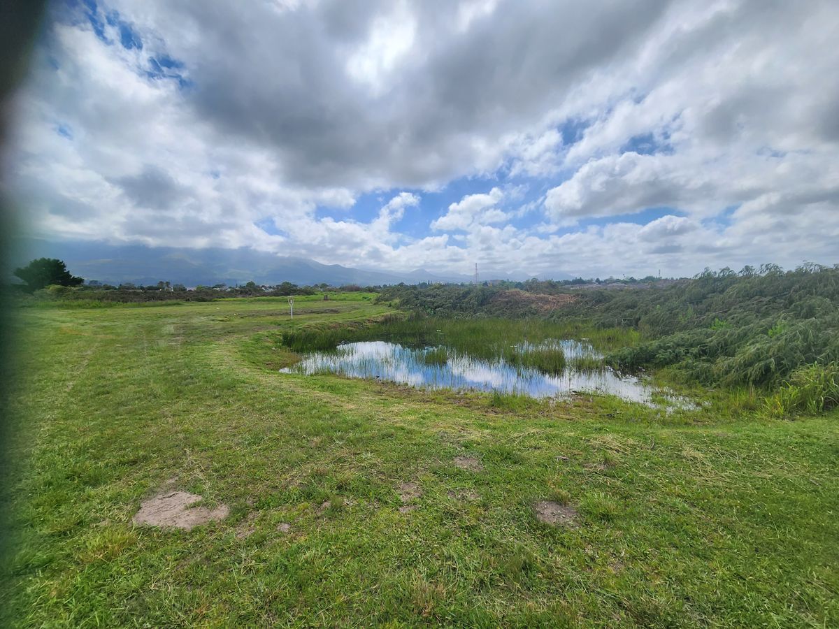 Hole 10 with water hazard