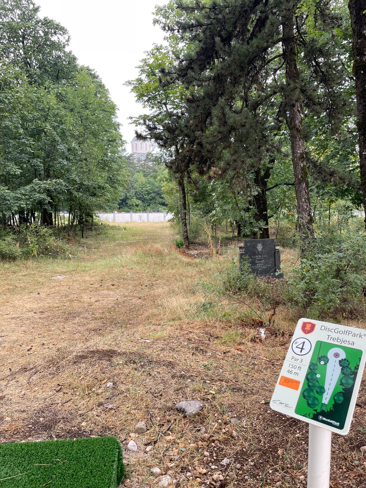 Hole 4 tee