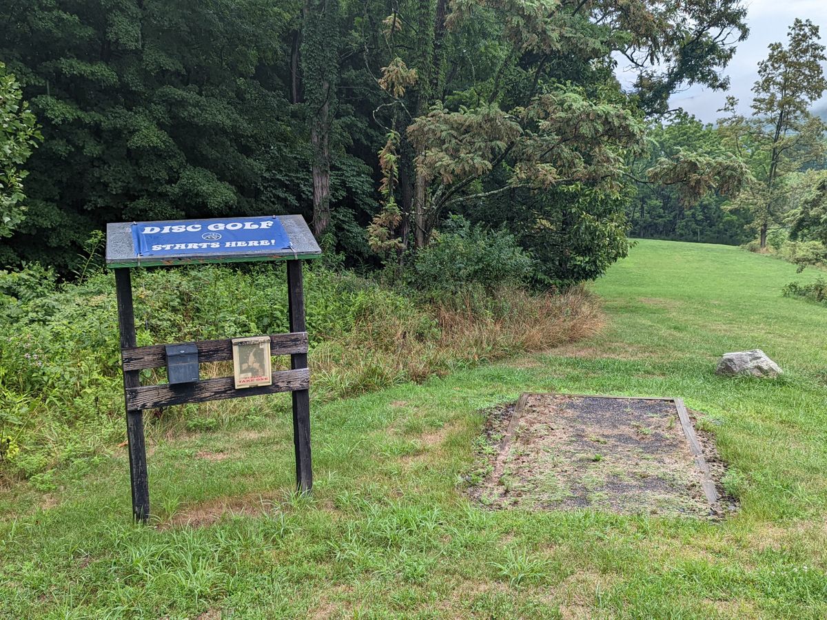 Hole 1 teepad