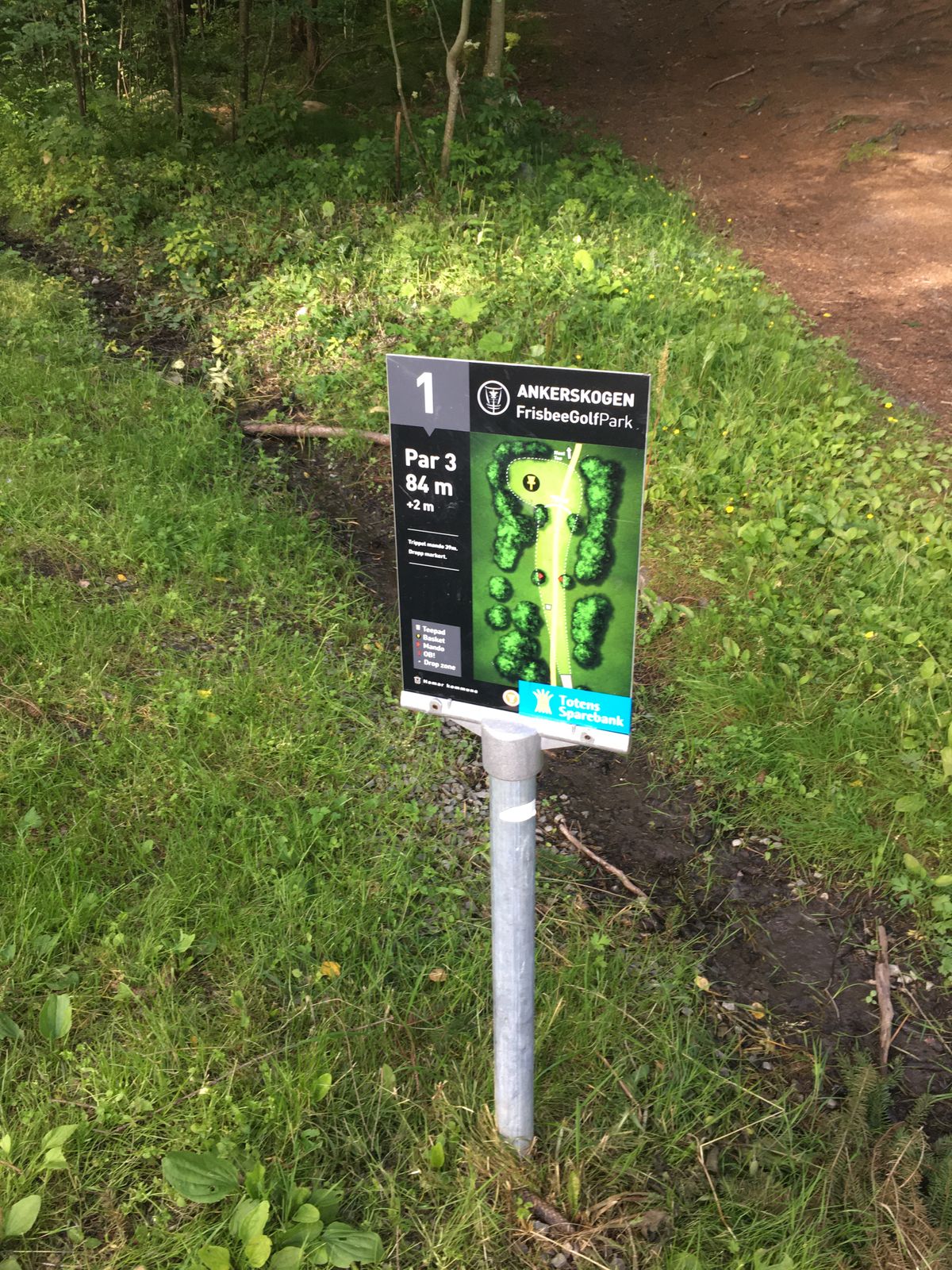 Hole 1 tee sign
