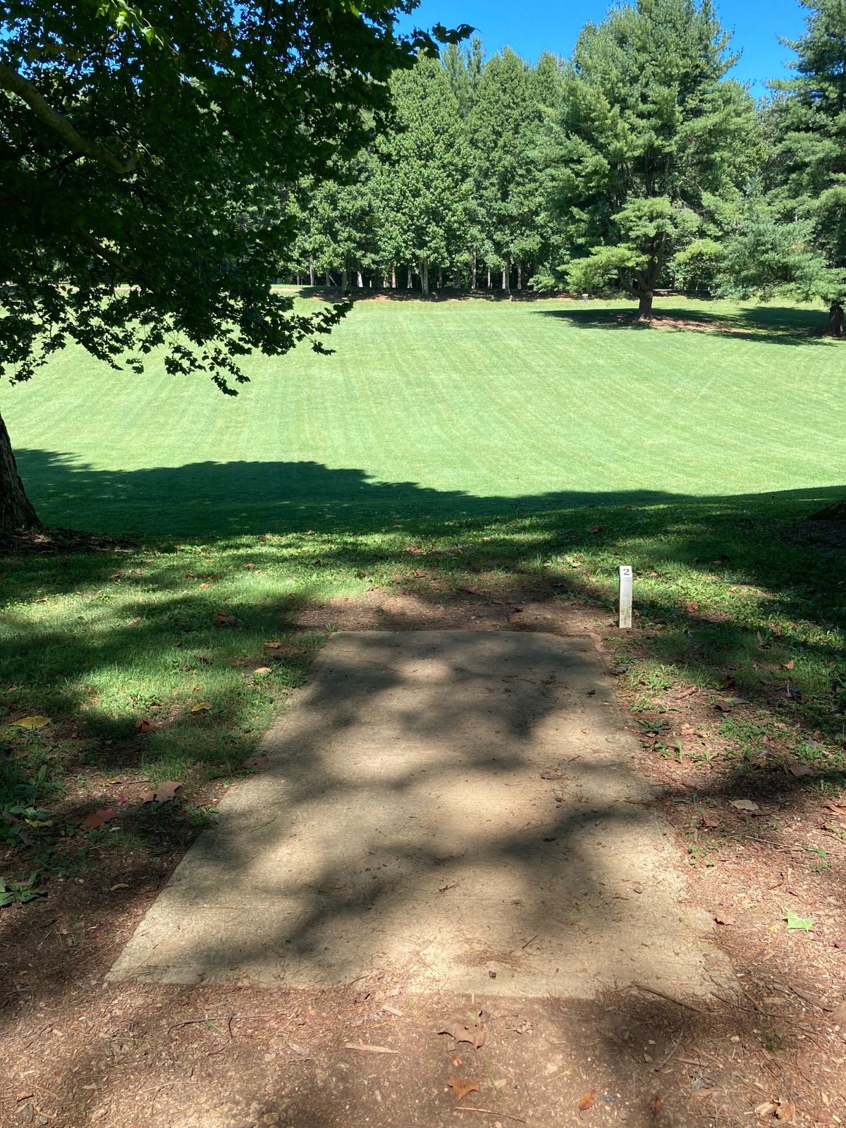Hole 2, white tee pad.