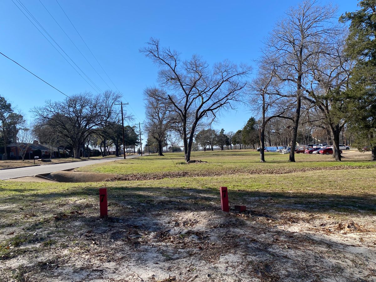 Hole 7 - 400ft. The only bomber on the course. Road and beyond OB. Parking lot to right is also OB.