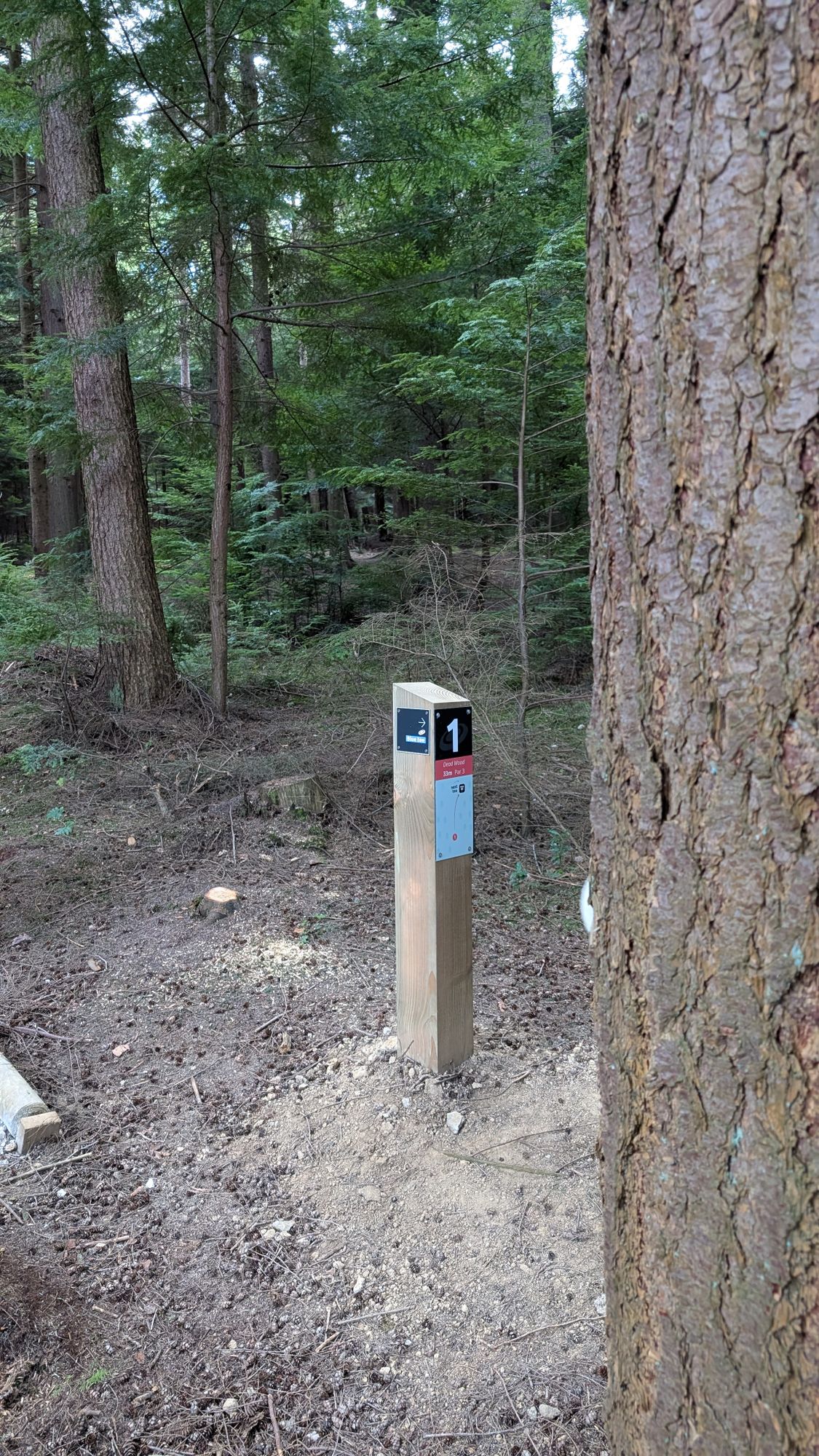 Tee 1  marker post