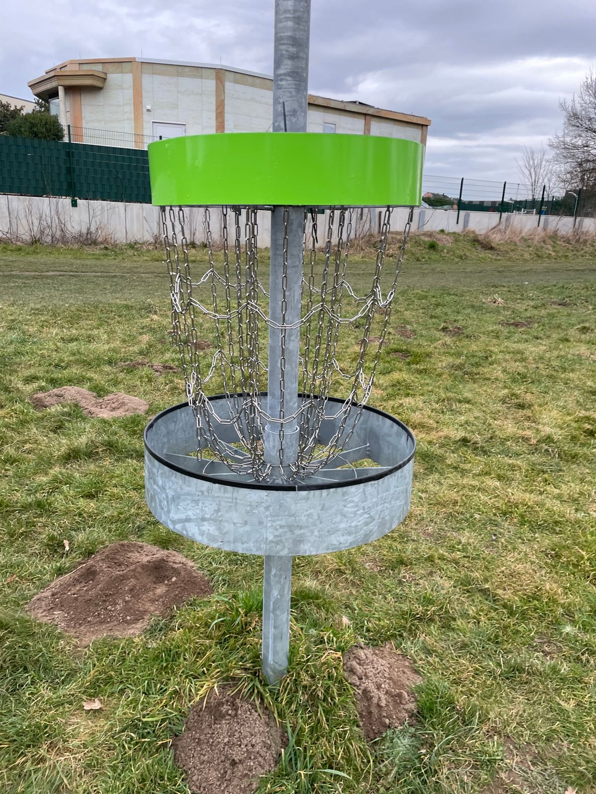 Basket improvement? Protection of sharp edges and horizontally interwoven chains on basket 6. Try it out and give some feedback in the comments please.
