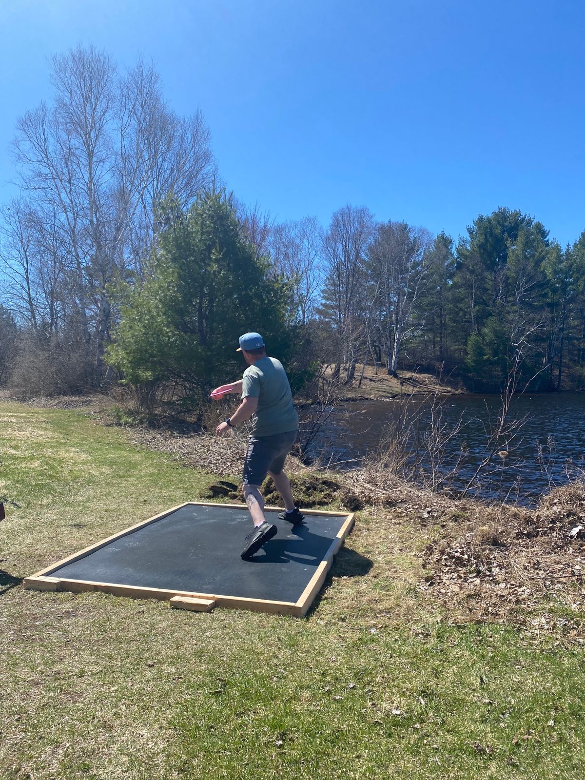 Short tee pad on hole 4