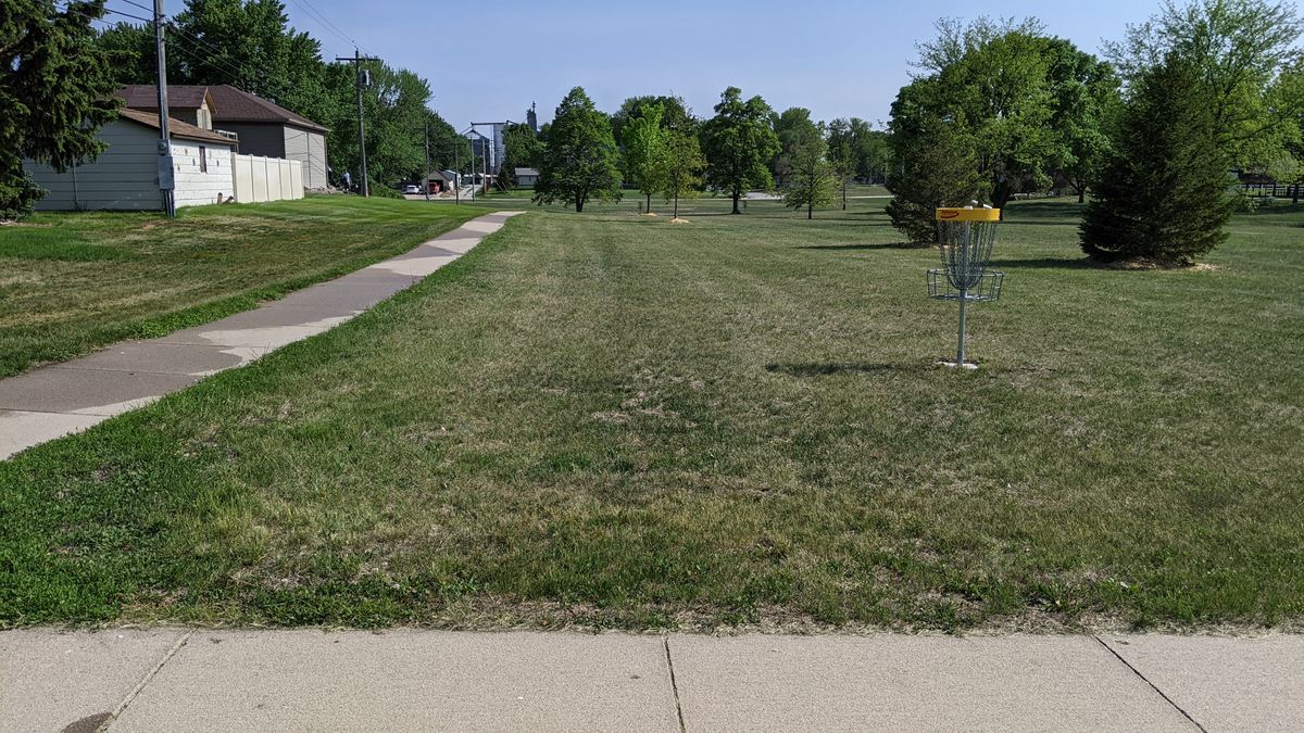 Tee #4 (basket 3)