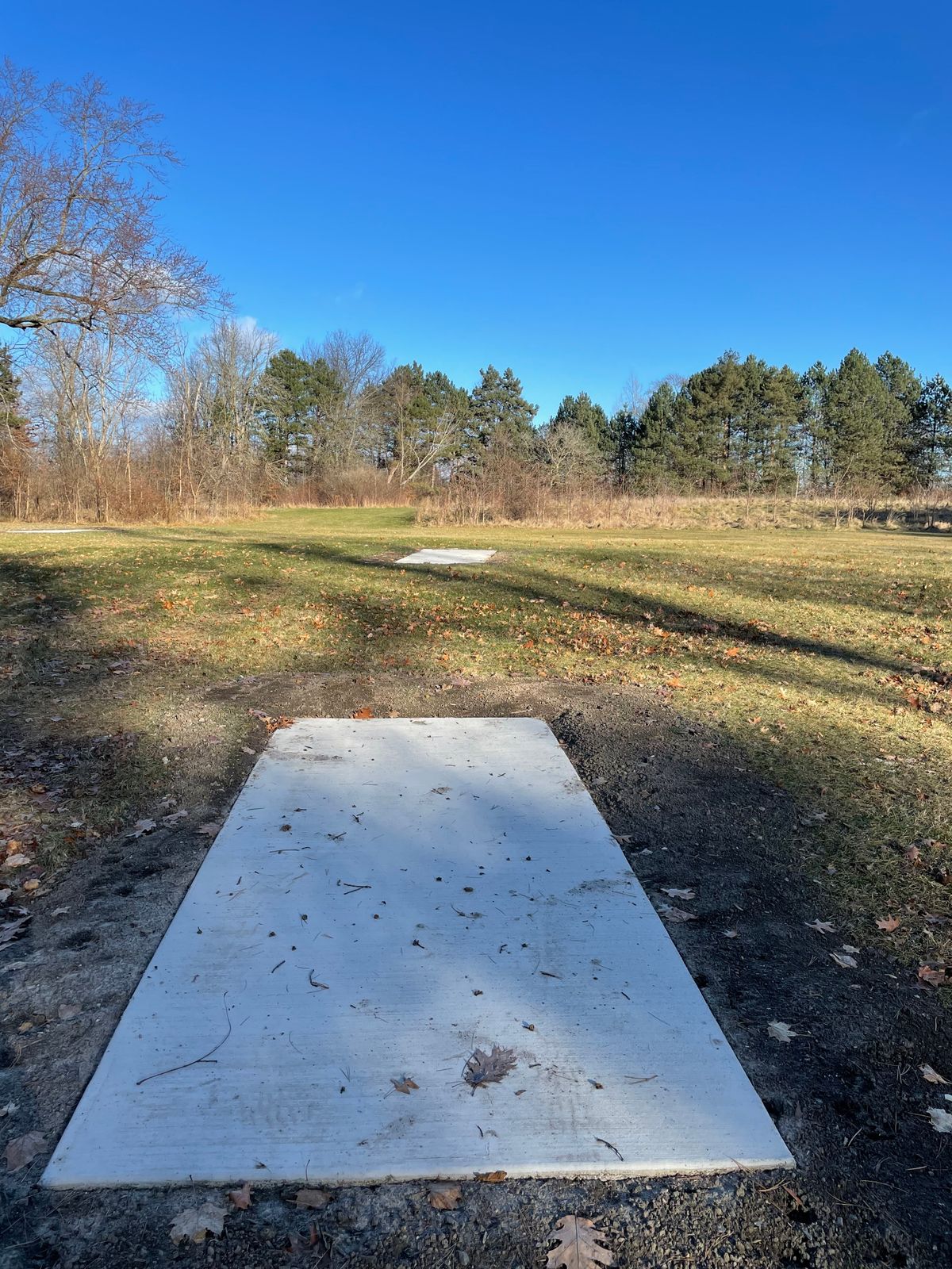 Hole 6 Blue and White tee pads