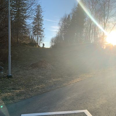 Utkast 2 er markert i asfalt på gangsti