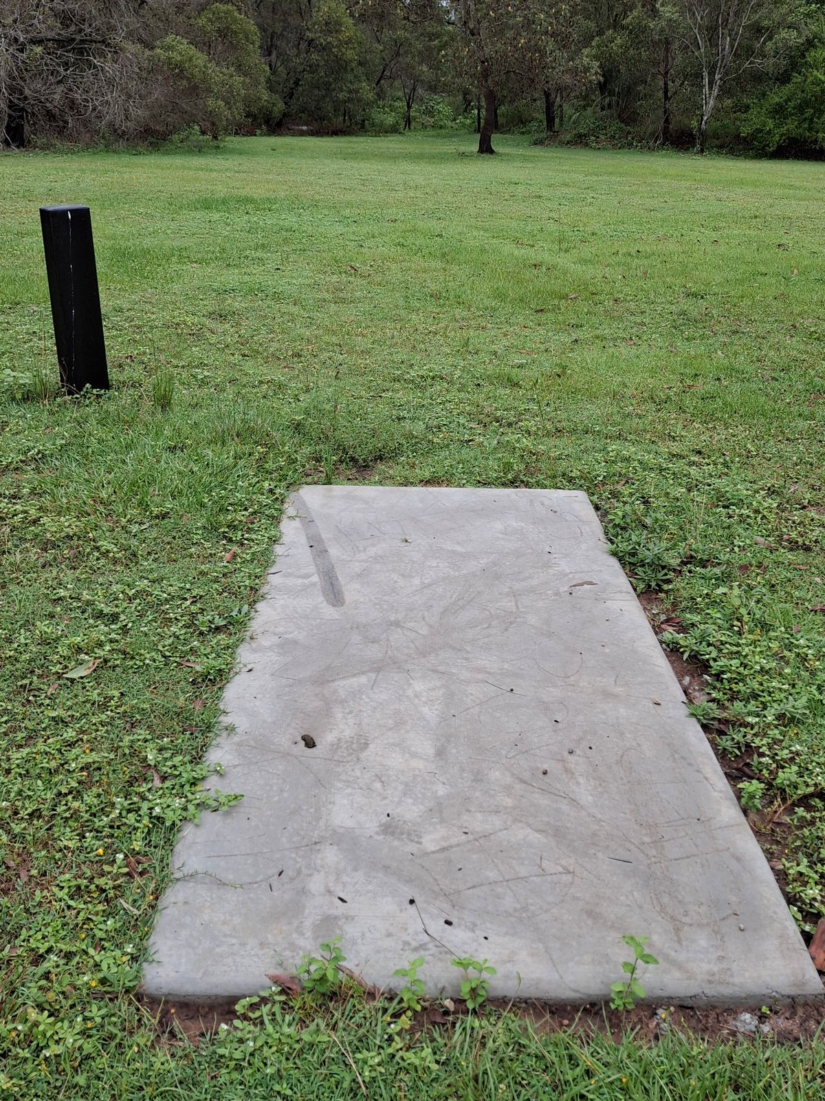 Tee pad with blank sign